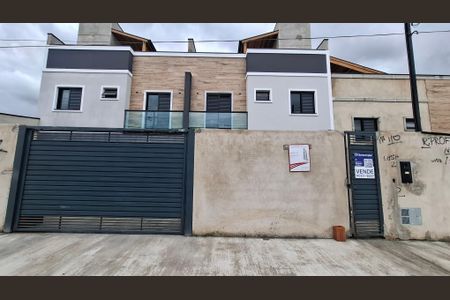 Casa à venda com 83m², 3 quartos e 2 vagasFachada