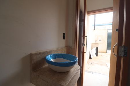 Casa à venda com 83m², 3 quartos e 2 vagasLavabo 1