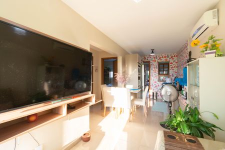 Casa à venda com 2 quartos, 95m² em Guajuviras, Canoas