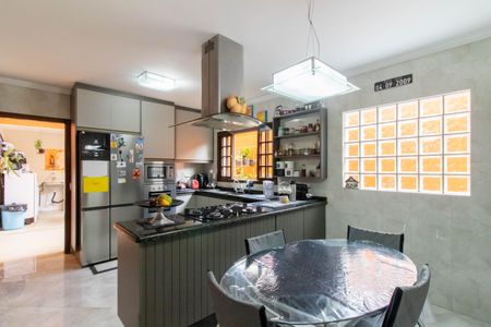 Casa à venda com 245m², 3 quartos e 2 vagas Casa à venda com 245m², 3 quartos e 2 vagasCozinha