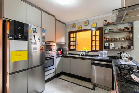 Casa à venda com 245m², 3 quartos e 2 vagas Casa à venda com 245m², 3 quartos e 2 vagasCozinha