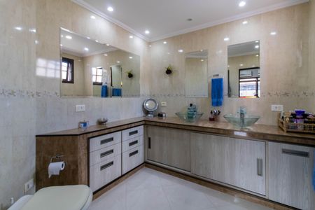 Casa à venda com 245m², 3 quartos e 2 vagas Casa à venda com 245m², 3 quartos e 2 vagasSuíte