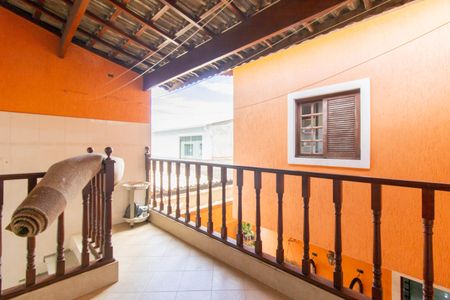 Casa à venda com 245m², 3 quartos e 2 vagas Casa à venda com 245m², 3 quartos e 2 vagasTerraço