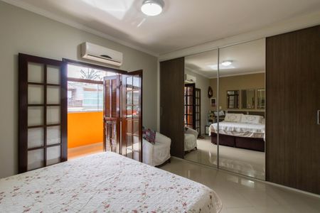 Casa à venda com 245m², 3 quartos e 2 vagas Casa à venda com 245m², 3 quartos e 2 vagasSuíte