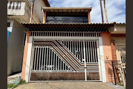 Casa à venda com 245m², 3 quartos e 2 vagas Casa à venda com 245m², 3 quartos e 2 vagasFachada