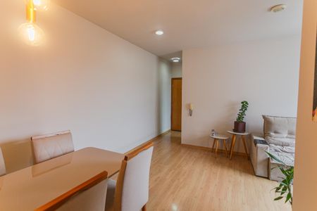 Apartamento à venda com 77m², 3 quartos e 1 vaga Apartamento à venda com 77m², 3 quartos e 1 vagaSala
