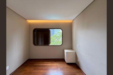 Apartamento à venda com 320m², 4 quartos e 4 vagasSuíte 2