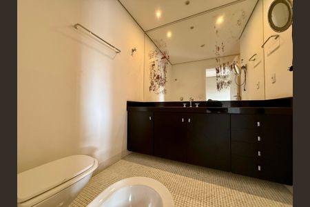 Apartamento à venda com 320m², 4 quartos e 4 vagasBanheiro Suíte 2