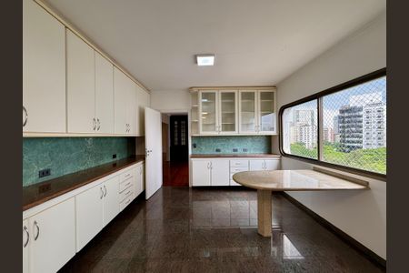 Apartamento à venda com 320m², 4 quartos e 4 vagasCopa