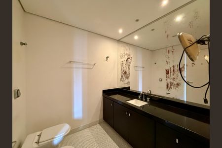 Apartamento à venda com 320m², 4 quartos e 4 vagasBanheiro Suíte 2