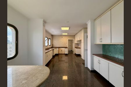 Apartamento à venda com 320m², 4 quartos e 4 vagasCopa