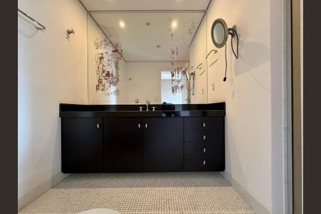 Apartamento à venda com 320m², 4 quartos e 4 vagasBanheiro Suíte 2