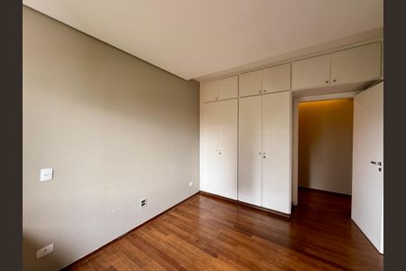 Apartamento à venda com 320m², 4 quartos e 4 vagasSuíte 2