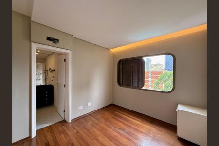 Apartamento à venda com 320m², 4 quartos e 4 vagasSuíte 2