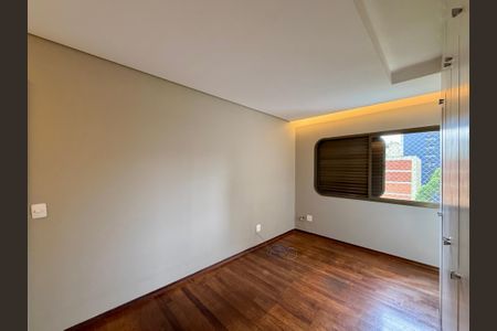 Apartamento à venda com 320m², 4 quartos e 4 vagasSuíte 3