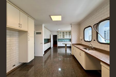 Apartamento à venda com 320m², 4 quartos e 4 vagasCozinha 