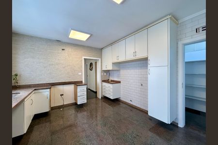 Apartamento à venda com 320m², 4 quartos e 4 vagasCozinha 