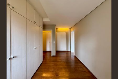 Apartamento à venda com 320m², 4 quartos e 4 vagasSuíte 3