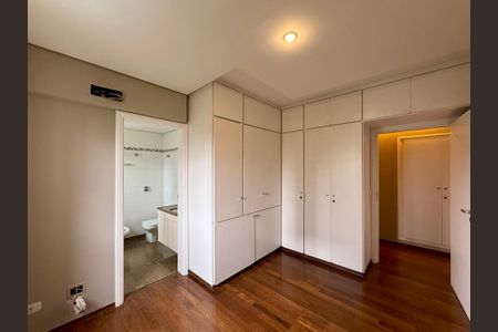 Apartamento à venda com 320m², 4 quartos e 4 vagasSuíte 1