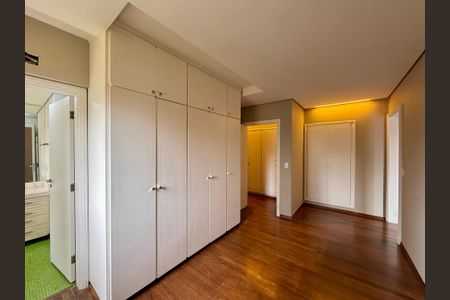Apartamento à venda com 320m², 4 quartos e 4 vagasSuíte 3