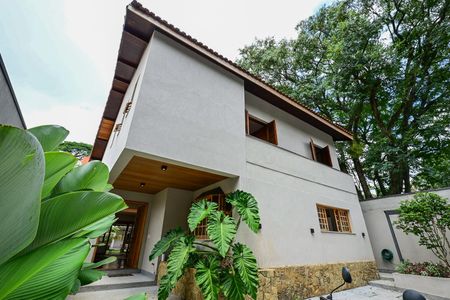 Casa para alugar com 332m², 5 quartos e 3 vagasFachada