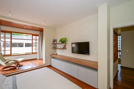 Casa para alugar com 332m², 5 quartos e 3 vagasSuíte