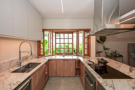 Casa para alugar com 332m², 5 quartos e 3 vagasCozinha