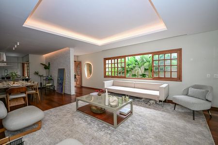 Casa para alugar com 332m², 5 quartos e 3 vagasSala