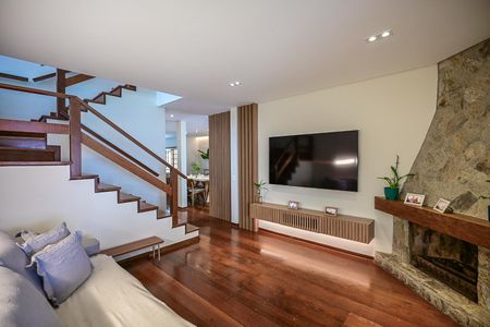 Sala de Tv de casa à venda com 5 quartos, 332m² em Vila Inah, São Paulo