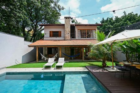 Casa para alugar com 332m², 5 quartos e 3 vagasFachada Posterior