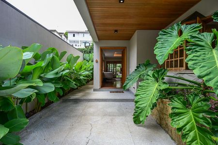 Casa para alugar com 332m², 5 quartos e 3 vagasEntrada