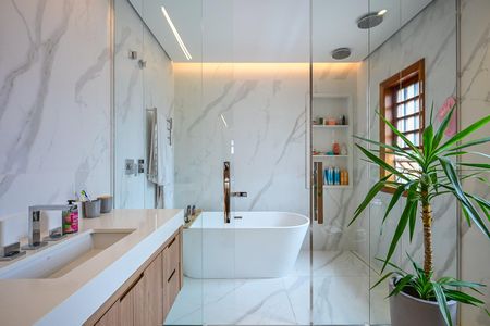 Casa para alugar com 332m², 5 quartos e 3 vagasBanheiro Suíte 