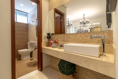 Casa à venda com 380m², 4 quartos e 2 vagasBanheiro Social 1