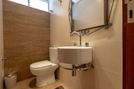 Casa à venda com 380m², 4 quartos e 2 vagasBanheiro Social 1