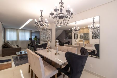 Casa à venda com 380m², 4 quartos e 2 vagasSala