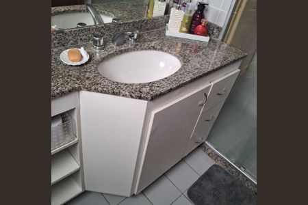 Banheiro de apartamento para alugar com 2 quartos, 75m² em Jacarepaguá, Rio de Janeiro