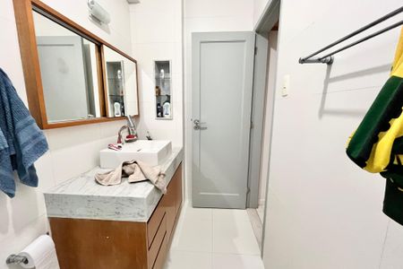 Apartamento à venda com 115m², 3 quartos e 1 vaga Apartamento à venda com 115m², 3 quartos e 1 vagaBanheiro 2