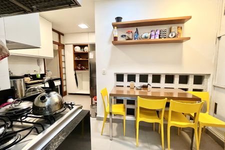 Apartamento à venda com 115m², 3 quartos e 1 vaga Apartamento à venda com 115m², 3 quartos e 1 vagaCozinha