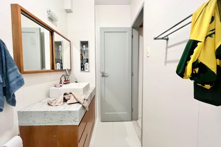 Apartamento à venda com 115m², 3 quartos e 1 vaga Apartamento à venda com 115m², 3 quartos e 1 vagaBanheiro 2