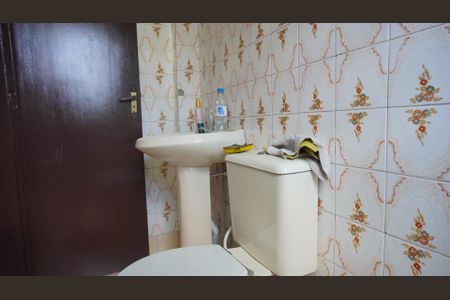 Apartamento à venda com 140m², 3 quartos e 1 vaga Apartamento à venda com 140m², 3 quartos e 1 vagaBanheiro piso inferior