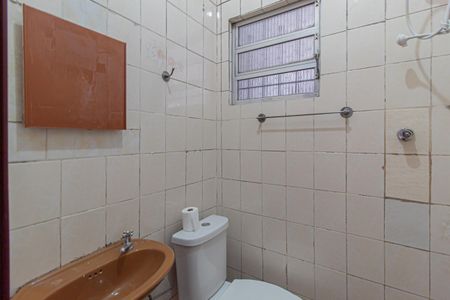 Casa para alugar com 70m², 2 quartos e sem vaga Casa para alugar com 70m², 2 quartos e sem vagaBanheiro