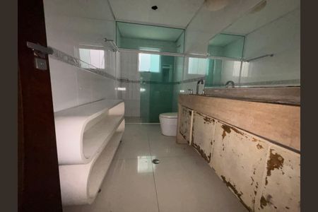 Casa para alugar com 417m², 3 quartos e 4 vagasBanheiro