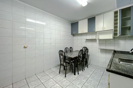 Casa para alugar com 100m², 2 quartos e 2 vagasCozinha