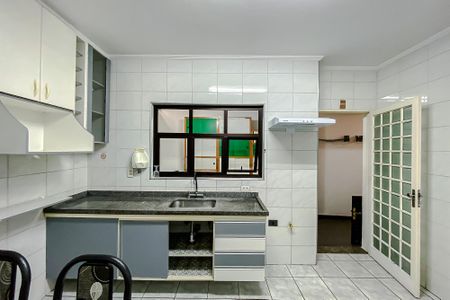 Casa para alugar com 100m², 2 quartos e 2 vagasCozinha