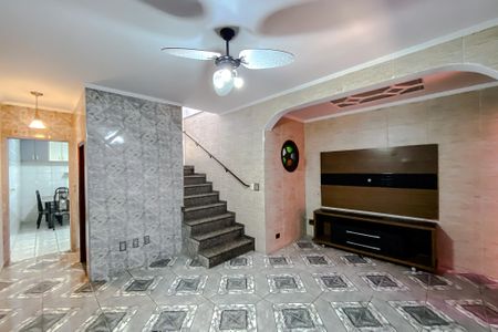 Casa para alugar com 100m², 2 quartos e 2 vagasSala