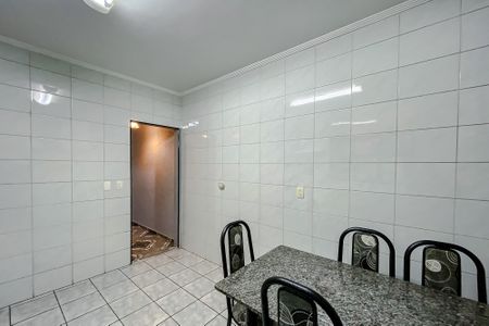 Casa para alugar com 100m², 2 quartos e 2 vagasCozinha