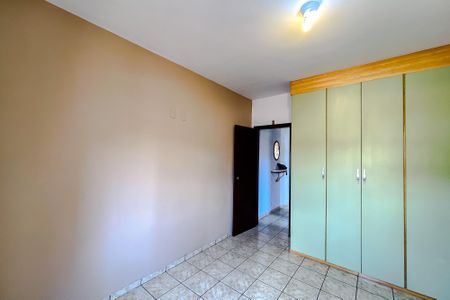 Casa para alugar com 100m², 2 quartos e 2 vagasQuarto 1