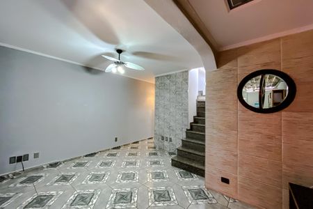 Casa para alugar com 100m², 2 quartos e 2 vagasSala