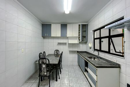 Casa para alugar com 100m², 2 quartos e 2 vagasCozinha