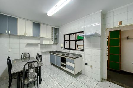 Casa para alugar com 100m², 2 quartos e 2 vagasCozinha